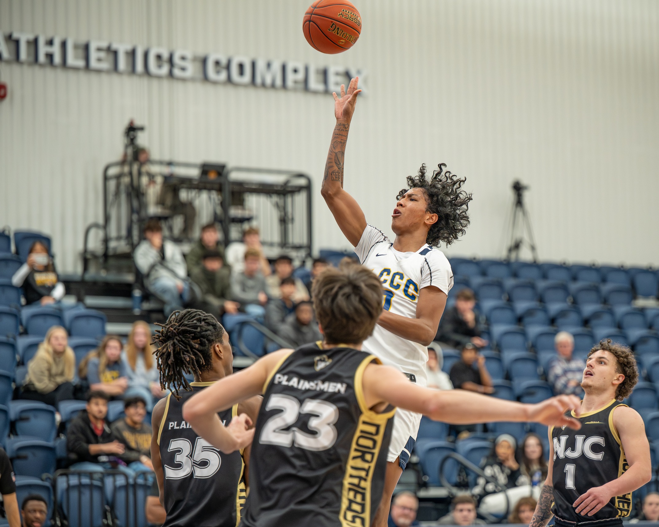Golden Eagles Win Gritty Battle at Western Wyoming, 76&ndash;67