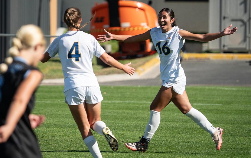 Golden Eagles take down Pronghorns 4-0 to advance to Region IX semifinals