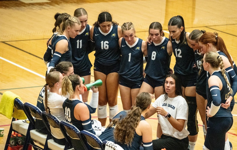 Volleyball earns five set win over Central Wyoming to remain undefeated in conference play