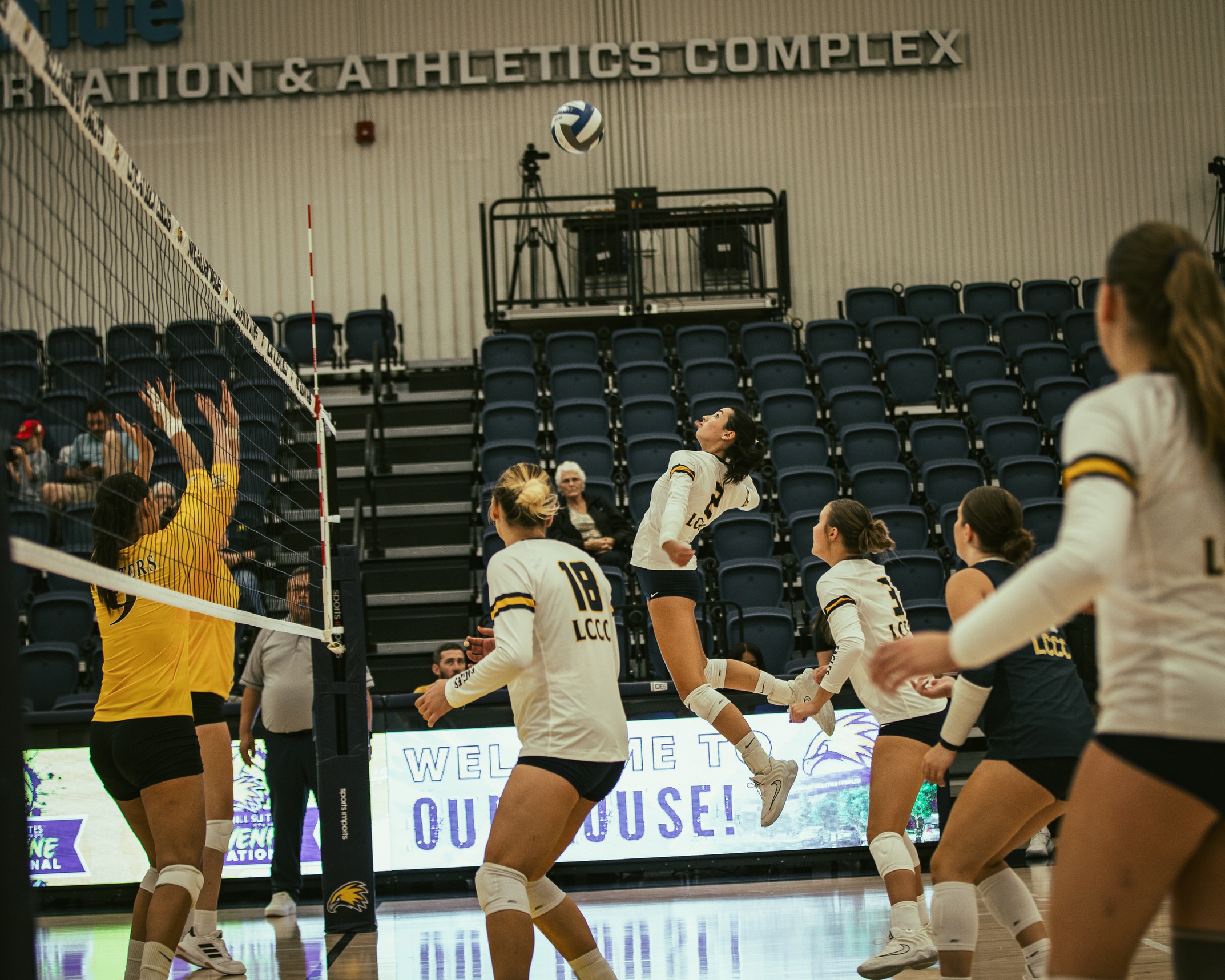 LCCC Volleyball Sweeps Western Wyoming Despite Adversity