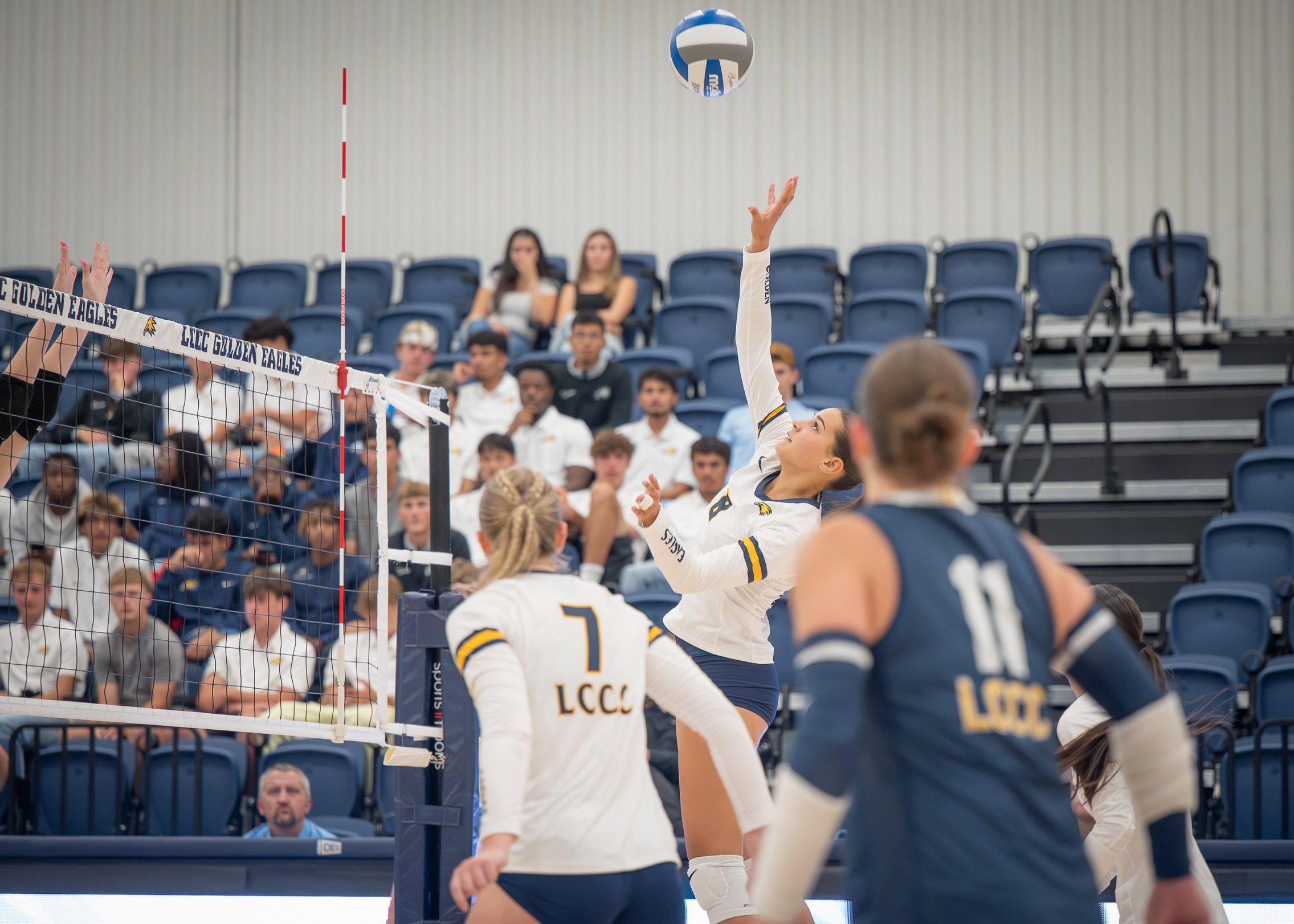 Golden Eagles Battle in Five-Set Thriller to Open Region IX Challenge